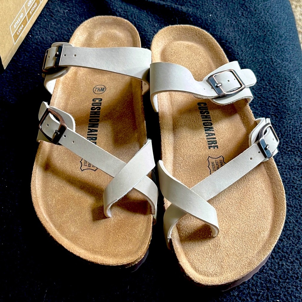 Stone Cushionaire sandal size 7 1/2 size brand new with tag